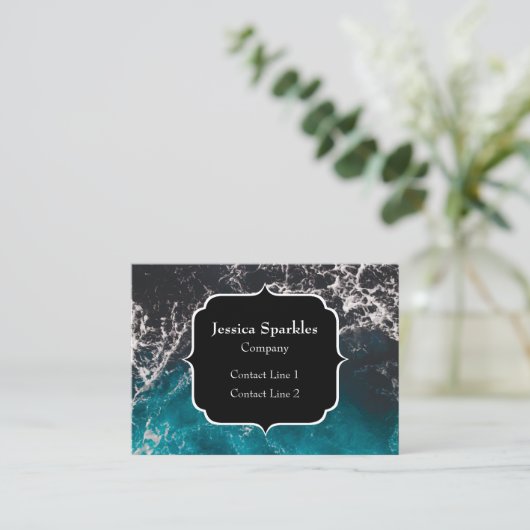 波状の泡状の青い黒い海グラデーションの水モノグラム 名刺 (スタンド正面)