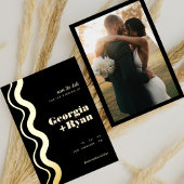 波状エッジモダンレトロ黒い日付を保存実在する 箔招待状