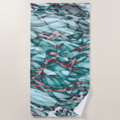 波状ティール（緑がかった色）ブルーグリーンコーラルピンク抽象芸術アート ビーチタオル (正面)