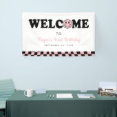 波状ピンク名門私立校風のスマイルガール1stバースデーウェルカム 横断幕 (トレードショー)