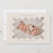 波状ベージュのフレーム誕生発表写真 案内状 (正面)