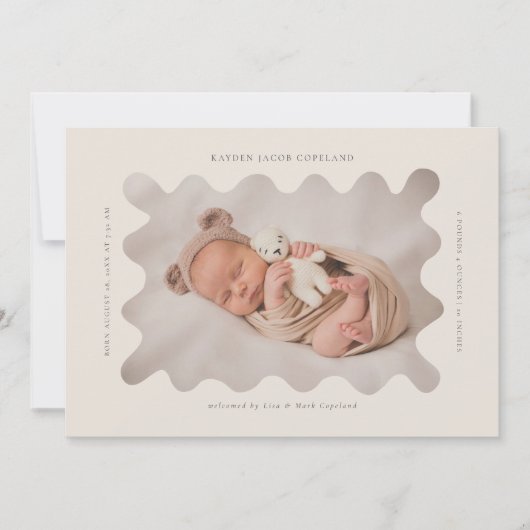 波状ベージュのフレーム誕生発表写真 案内状 (正面)