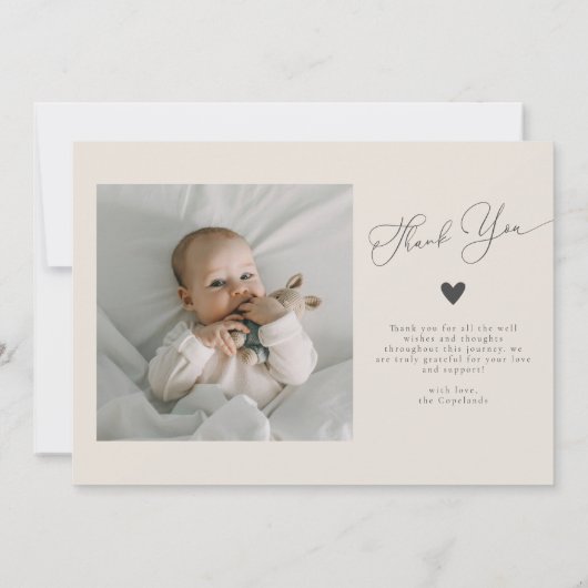 波状ベージュのフレーム誕生発表写真 案内状 (裏面)