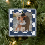 波状モダンエッジのチェックミニマル写真クリスマス セラミックオーナメント<br><div class="desc">グラフィックモダンスミニマルクパターンnavy blue波状エッジ写真クリスマスホリデーホームデコールオーナメント。トレンドはっきりしたデザイン。ホリデーコレクションの一部。</div>