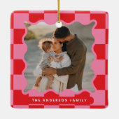 波状モダンエッジのチェックミニマル写真クリスマス セラミックオーナメント (裏面)