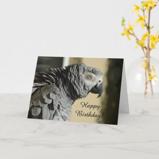 波立たせられた羽を持つコンゴのアフリカ灰色のオウム カード (黄色い花)