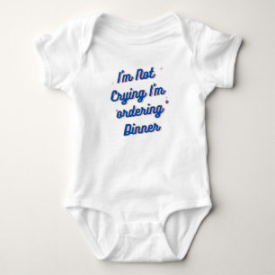 泣いてなんかいない、夕飯を注文してるだけだ ベビーボディスーツ
