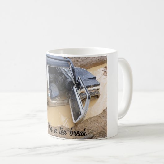 泥で付くroaderのジープを離れてコップ4x4を襲って下さい コーヒーマグカップ (正面右)