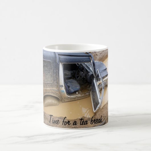 泥で付くroaderのジープを離れてコップ4x4を襲って下さい コーヒーマグカップ (中央)