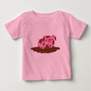 泥の中にかわいい漫画の豚 ベビーTシャツ