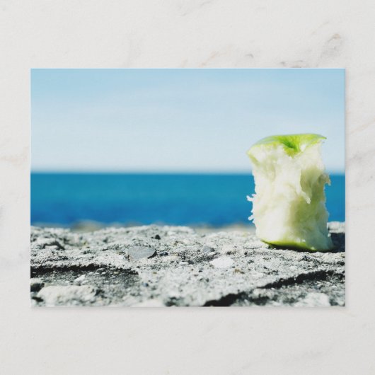 泥の中のリンゴの芯 ポストカード (正面)