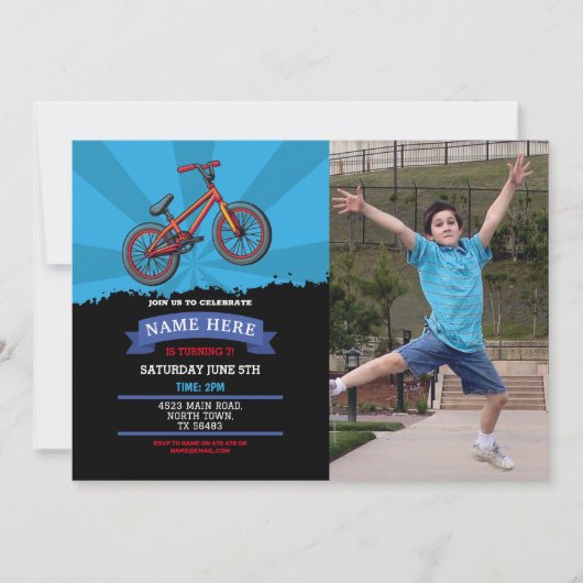 泥の楽しい写真に乗ってダートバイクの誕生日の招待 招待状 (正面)