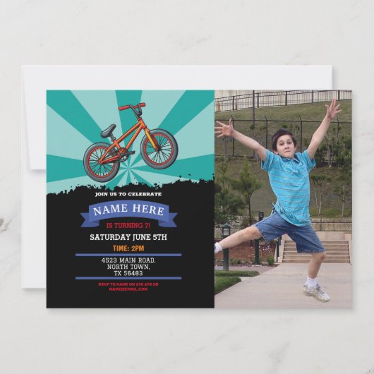 泥の楽しい写真に乗ってダートバイクの誕生日の招待 招待状 (正面)