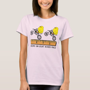 泥まみれのバイクに乗るひよこ モトクロス ジョークTシャツ Tシャツ