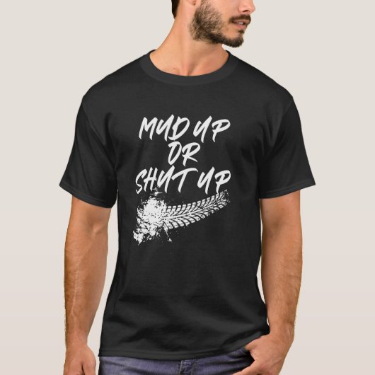 泥を上げたり閉じたりして汚い泥の汚れたダートバイクを取得する4whee tシャツ (正面)