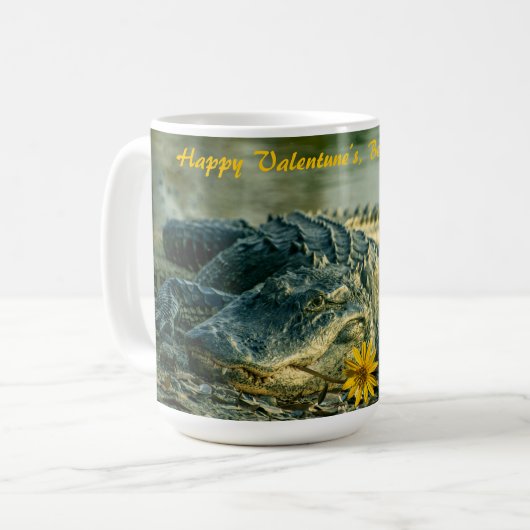 泥地ヒマワリを持つバレンタインのわに コーヒーマグカップ (正面左)