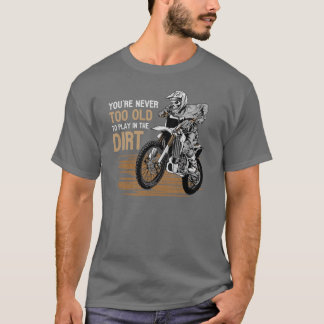 泥遊びは年齢を選ばない バイク e tシャツ