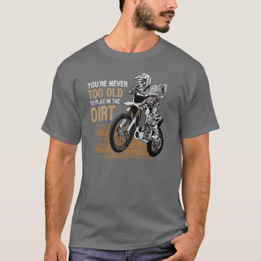 泥遊びは年齢を選ばない バイク e tシャツ (正面)