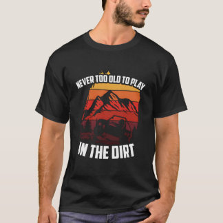 泥遊びは年齢問わず オフロードSxS UTV Tシャツ