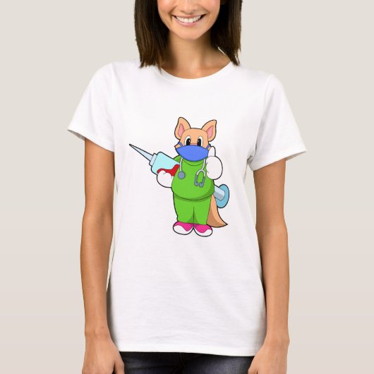 注射器で予防接種する猫 Tシャツ (正面)