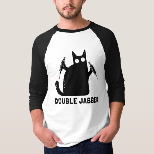 注射器を持つ猫、二重のジャブ、完全な予防接種 Tシャツ (正面)