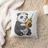 注射器を持つ看護師のパンダ クッション (ブランケット)