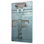 注意して青い灰色の工業用ドアで進む クリップボード (左)