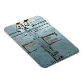 注意して青い灰色の工業用ドアで進む マグネット (右側)