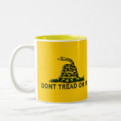 注意は"私で"旗を踏みません ツートーンマグカップ (左)