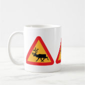 注意トナカイSwedishの交通標識 コーヒーマグカップ (左)