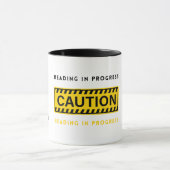 注意読が進行中のマグカップ マグカップ (中央)