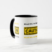 注意読が進行中のマグカップ マグカップ (正面左)