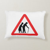 注意高齢者 – UK交通標識 アクセントクッション (裏面)