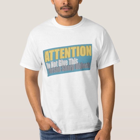 注意 この人に鋭利な物を渡さないでください Tシャツ (正面)