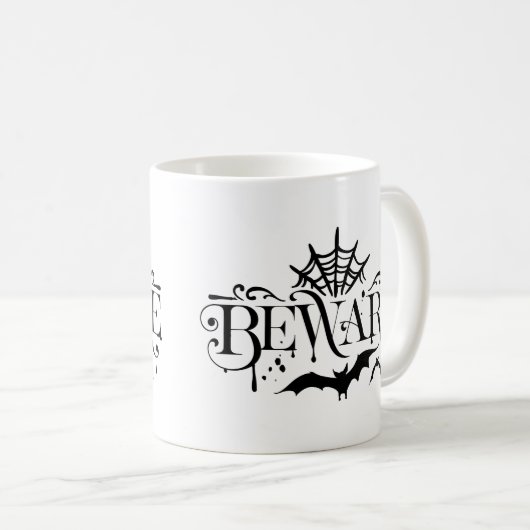 注意,クモとこうもりハロウィーンタイポグラフィ コーヒーマグカップ (正面右)