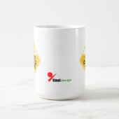 注意：可聴性過多を引き起こす可能性がある コーヒーマグカップ (中央)