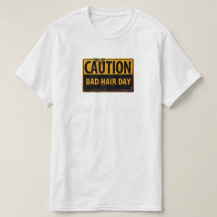 注意、悪い髪の日 – 金属危険警告標識 Tシャツ