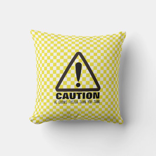 注意！最初のおもしろい誕生日パーティーへの招待 クッション (正面)