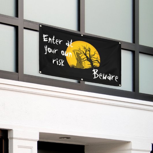 注意 横断幕 (ビルの外側)