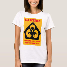 注意"GROPING JOE"バイデン氏は建物にある Tシャツ