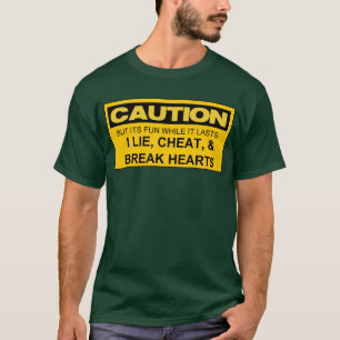 注意Iのうそ、詐欺、及び壊れ目のハート Tシャツ