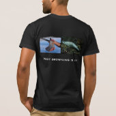 泳いでいる鮫 Tシャツ (裏面)