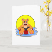 泳ぐためにスイミングリングを着たクマ カード (黄色い花)