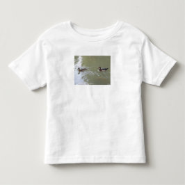 泳ぐアヒル トドラーTシャツ