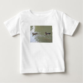 泳ぐアヒル ベビーTシャツ
