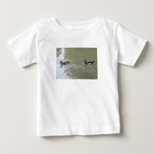 泳ぐアヒル ベビーTシャツ (正面)