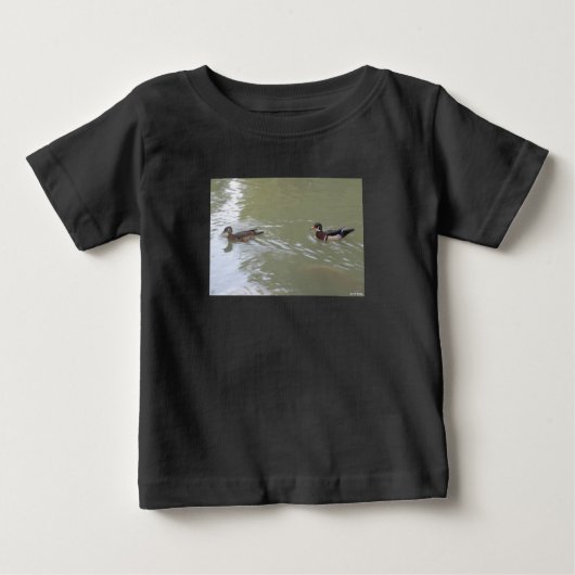 泳ぐアヒル ベビーTシャツ (正面)