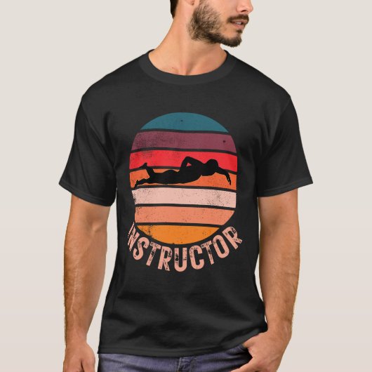 泳ぐインストラクターヴィンテージレトロスタイル個人列車 Tシャツ (正面)