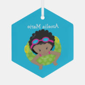 泳ぐチームかわいいアフリカ系アメリカ人パーソナライズされた女 ガラスオーナメント (裏面)