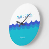 泳ぐ人がはね飛ぶ ラージ壁時計 (傾斜)